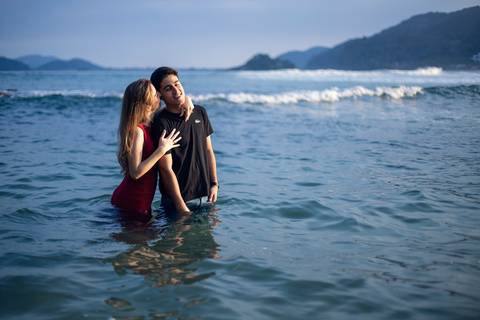 As melhores ideias e inspirações criativas de fotos para ensaio pré wedding na Praia de São Pedro - Guarujá - Litoral SP'