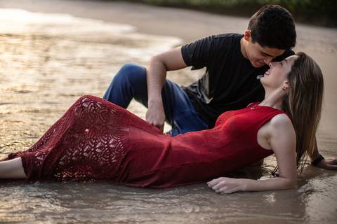 As melhores ideias e inspirações criativas de fotos para ensaio pré wedding na Praia de São Pedro - Guarujá - Litoral SP'