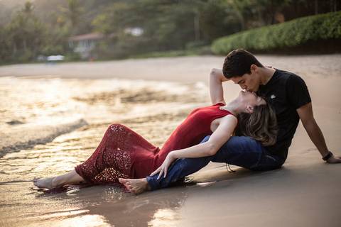 As melhores ideias e inspirações criativas de fotos para ensaio pré wedding na Praia de São Pedro - Guarujá - Litoral SP'