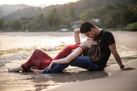 As melhores ideias e inspirações criativas de fotos para ensaio pré wedding na Praia de São Pedro - Guarujá - Litoral SP'