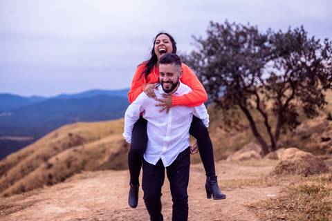 As melhores ideias e inspirações criativas de fotos para ensaio pré wedding no Morro do Capuava  - SP'
