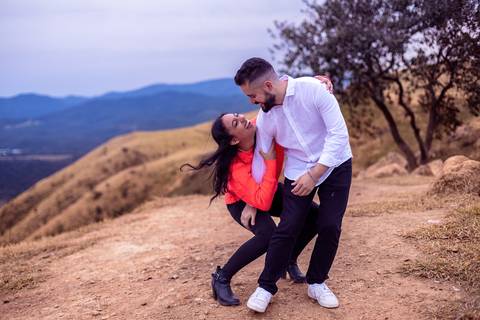 As melhores ideias e inspirações criativas de fotos para ensaio pré wedding no Morro do Capuava  - SP'