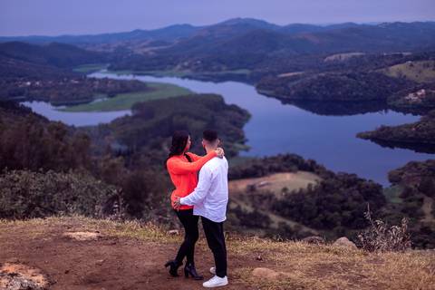 As melhores ideias e inspirações criativas de fotos para ensaio pré wedding no Morro do Capuava  - SP'