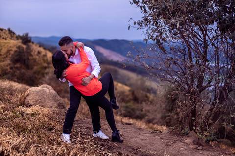As melhores ideias e inspirações criativas de fotos para ensaio pré wedding no Morro do Capuava  - SP'