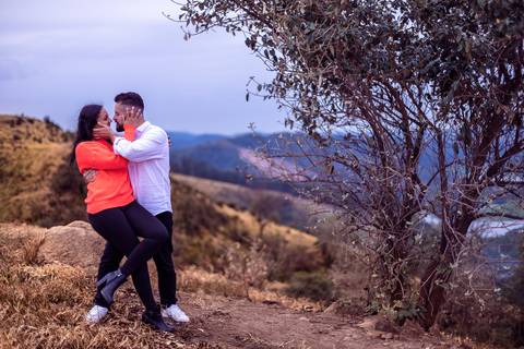 As melhores ideias e inspirações criativas de fotos para ensaio pré wedding no Morro do Capuava  - SP'