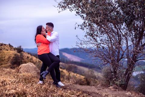 As melhores ideias e inspirações criativas de fotos para ensaio pré wedding no Morro do Capuava  - SP'