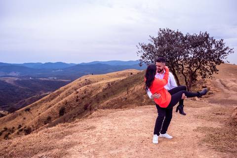 As melhores ideias e inspirações criativas de fotos para ensaio pré wedding no Morro do Capuava  - SP'