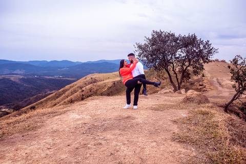 As melhores ideias e inspirações criativas de fotos para ensaio pré wedding no Morro do Capuava  - SP'