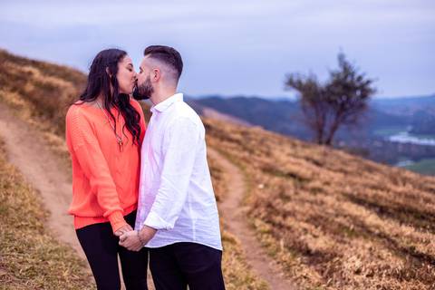 As melhores ideias e inspirações criativas de fotos para ensaio pré wedding no Morro do Capuava  - SP'