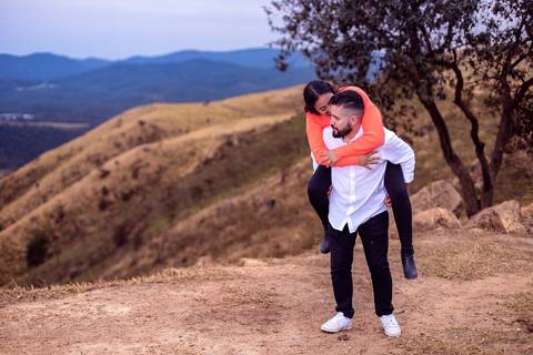 As melhores ideias e inspirações criativas de fotos para ensaio pré wedding no Morro do Capuava  - SP'