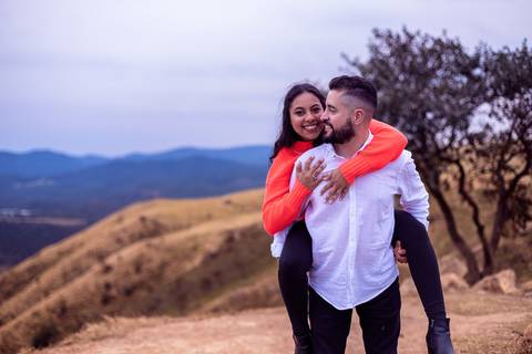 As melhores ideias e inspirações criativas de fotos para ensaio pré wedding no Morro do Capuava  - SP'