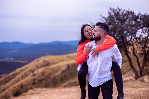 As melhores ideias e inspirações criativas de fotos para ensaio pré wedding no Morro do Capuava  - SP'