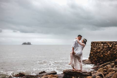 As melhores ideias e inspirações criativas de fotos para ensaio pré wedding na Praia do Éden - SP'