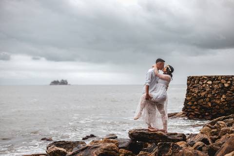 As melhores ideias e inspirações criativas de fotos para ensaio pré wedding na Praia do Éden - SP'