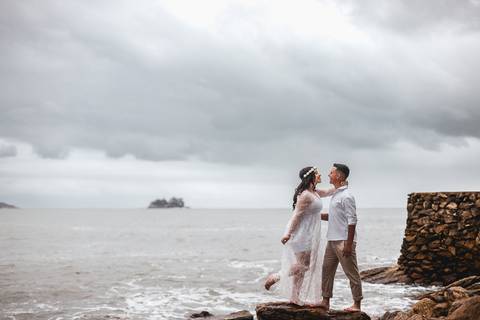 As melhores ideias e inspirações criativas de fotos para ensaio pré wedding na Praia do Éden - SP'