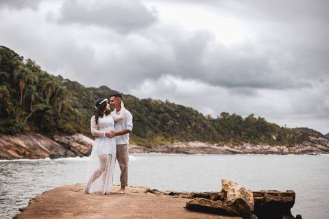 As melhores ideias e inspirações criativas de fotos para ensaio pré wedding na Praia do Éden - SP'