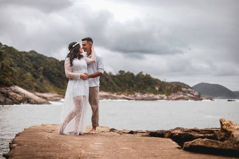 As melhores ideias e inspirações criativas de fotos para ensaio pré wedding na Praia do Éden - SP'