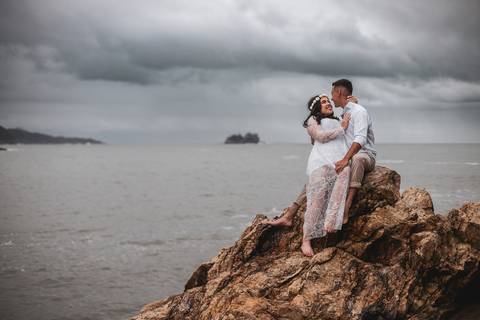 As melhores ideias e inspirações criativas de fotos para ensaio pré wedding na Praia do Éden - SP'