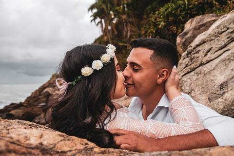 As melhores ideias e inspirações criativas de fotos para ensaio pré wedding na Praia do Éden - SP'