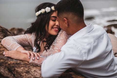 As melhores ideias e inspirações criativas de fotos para ensaio pré wedding na Praia do Éden - SP'
