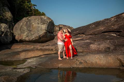 As melhores ideias e inspirações criativas de fotos para ensaio pré wedding na praia do Iporanga - SP'