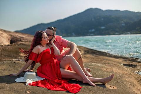 As melhores ideias e inspirações criativas de fotos para ensaio pré wedding na praia do Iporanga - SP'