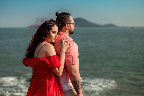As melhores ideias e inspirações criativas de fotos para ensaio pré wedding na praia do Iporanga - SP'