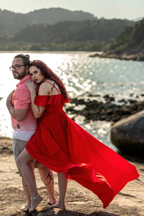 As melhores ideias e inspirações criativas de fotos para ensaio pré wedding na praia do Iporanga - SP'