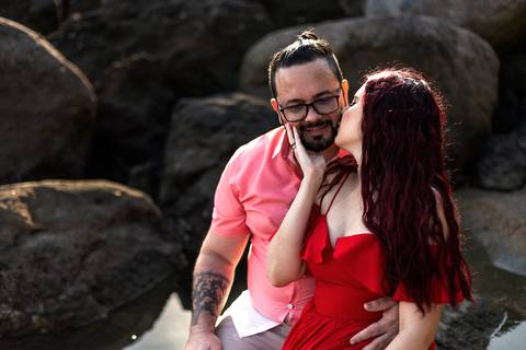 As melhores ideias e inspirações criativas de fotos para ensaio pré wedding na praia do Iporanga - SP'