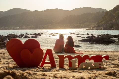 As melhores ideias e inspirações criativas de fotos para ensaio pré wedding na praia do Iporanga - SP'