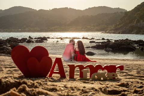 As melhores ideias e inspirações criativas de fotos para ensaio pré wedding na praia do Iporanga - SP'