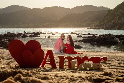 As melhores ideias e inspirações criativas de fotos para ensaio pré wedding na praia do Iporanga - SP'