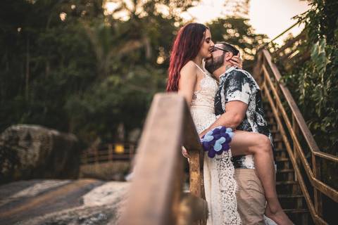 As melhores ideias e inspirações criativas de fotos para ensaio pré wedding na praia do Iporanga - SP'