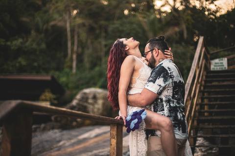 As melhores ideias e inspirações criativas de fotos para ensaio pré wedding na praia do Iporanga - SP'
