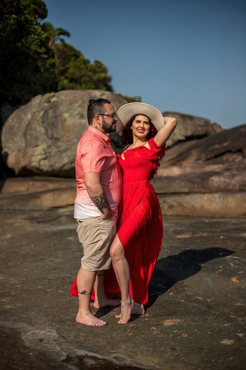 As melhores ideias e inspirações criativas de fotos para ensaio pré wedding na praia do Iporanga - SP'