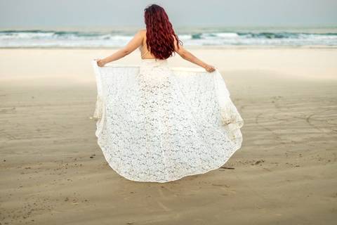 As melhores ideias e inspirações criativas de fotos para ensaio pré wedding na praia do Iporanga - SP'