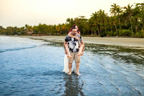 As melhores ideias e inspirações criativas de fotos para ensaio pré wedding na praia do Iporanga - SP'