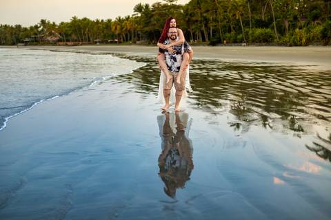 As melhores ideias e inspirações criativas de fotos para ensaio pré wedding na praia do Iporanga - SP'