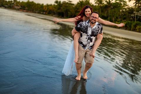 As melhores ideias e inspirações criativas de fotos para ensaio pré wedding na praia do Iporanga - SP'
