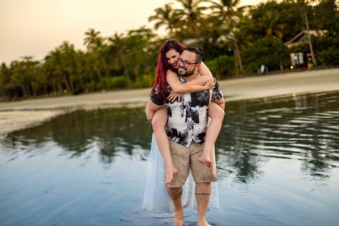 As melhores ideias e inspirações criativas de fotos para ensaio pré wedding na praia do Iporanga - SP'