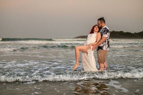 As melhores ideias e inspirações criativas de fotos para ensaio pré wedding na praia do Iporanga - SP'