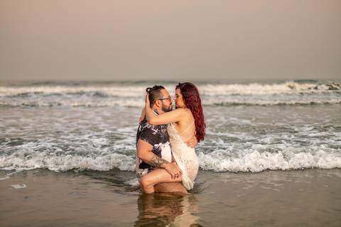 As melhores ideias e inspirações criativas de fotos para ensaio pré wedding na praia do Iporanga - SP'