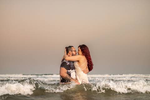 As melhores ideias e inspirações criativas de fotos para ensaio pré wedding na praia do Iporanga - SP'