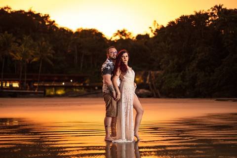 As melhores ideias e inspirações criativas de fotos para ensaio pré wedding na praia do Iporanga - SP'