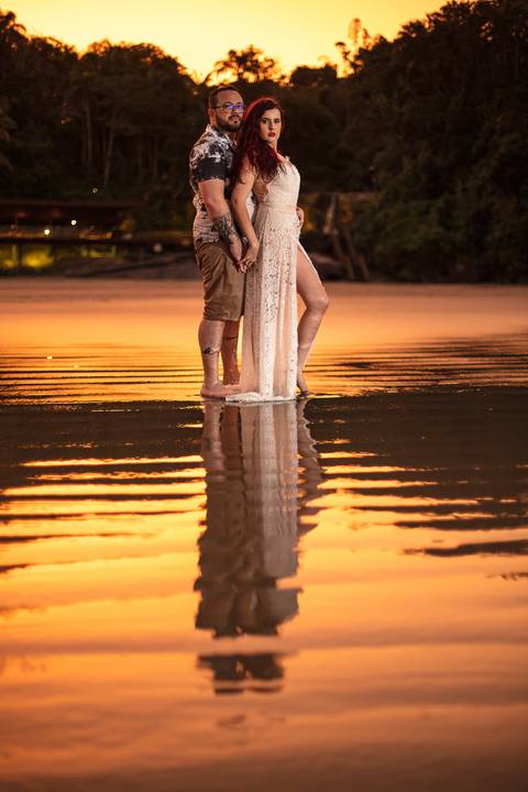 As melhores ideias e inspirações criativas de fotos para ensaio pré wedding na praia do Iporanga - SP'