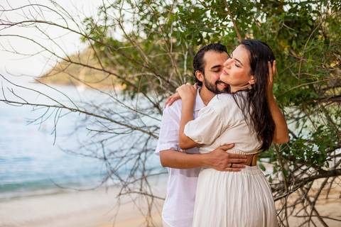 As melhores ideias e inspirações criativas de fotos para ensaio pré wedding na praia vermelha, Ubatuba - SP'