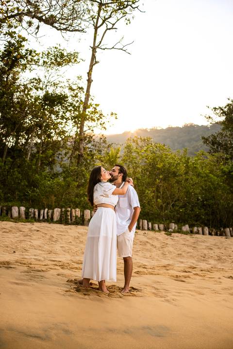 As melhores ideias e inspirações criativas de fotos para ensaio pré wedding na praia vermelha, Ubatuba - SP'