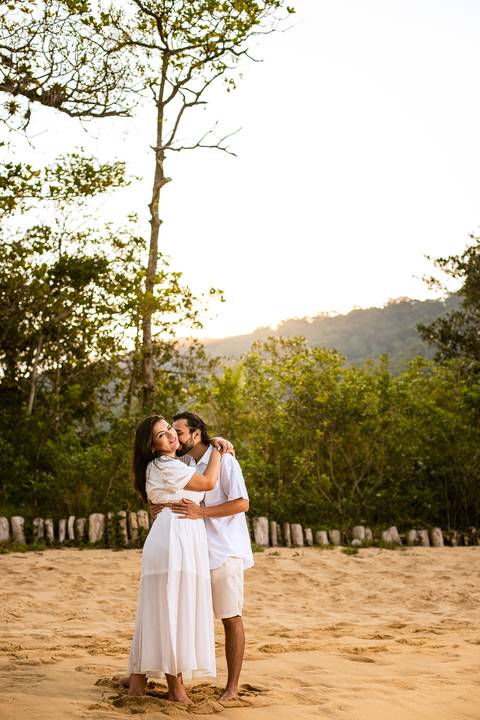 As melhores ideias e inspirações criativas de fotos para ensaio pré wedding na praia vermelha, Ubatuba - SP'