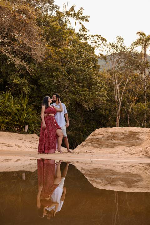 As melhores ideias e inspirações criativas de fotos para ensaio pré wedding na praia vermelha, Ubatuba - SP'
