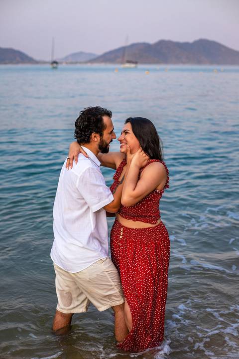 As melhores ideias e inspirações criativas de fotos para ensaio pré wedding na praia vermelha, Ubatuba - SP'